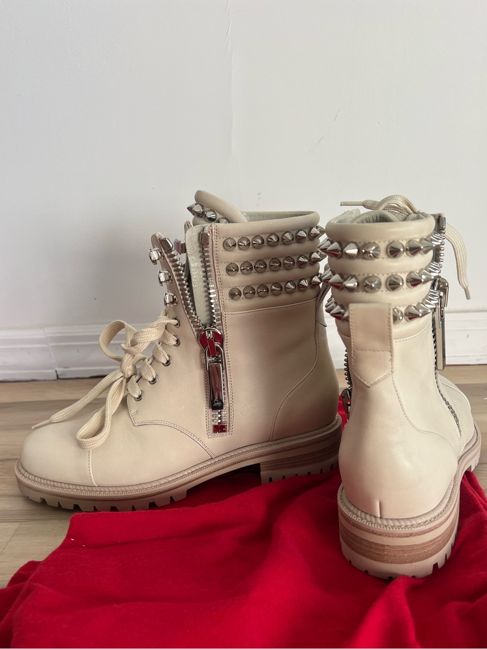 Christian Louboutin Cream Lace-Up Studded Combat Boots Size 38 100% Authentic - Picture 7 of 14